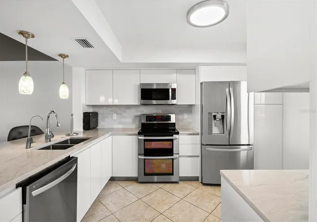 4th image of 9604 Cortez Rd W, Bradenton, FL 34210