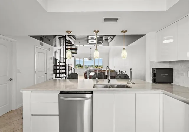 5th image of 9604 Cortez Rd W, Bradenton, FL 34210