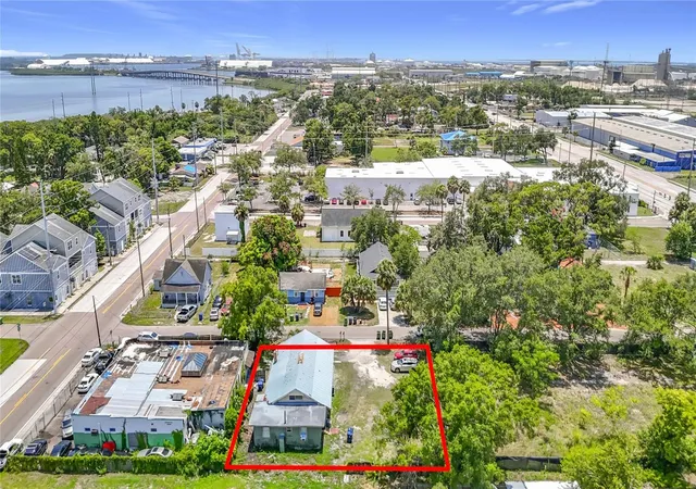 2nd image of 2020 Davis St, Tampa, FL 33605 | MLS# TB8528459