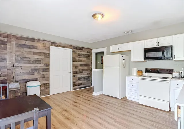 4th image of 2020 Davis St, Tampa, FL 33605 | MLS# TB8528459