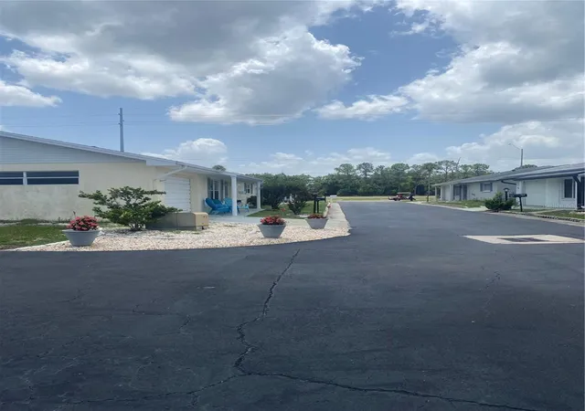 4th image of 703 Huxley Pl, Sun City Center, FL 33573 | MLS# TB8528462