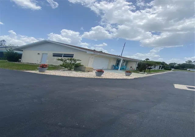 5th image of 703 Huxley Pl, Sun City Center, FL 33573 | MLS# TB8528462
