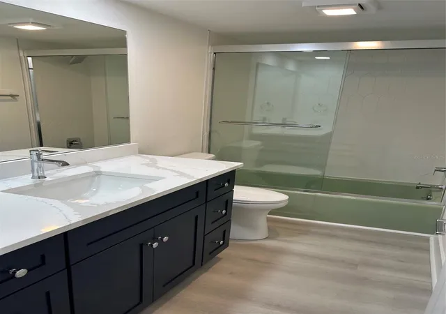 Listing Photo 4 - Condo for sale in building located at 4520 Overlook Dr Ne, ST PETERSBURG, FL 33703 - Unit #132