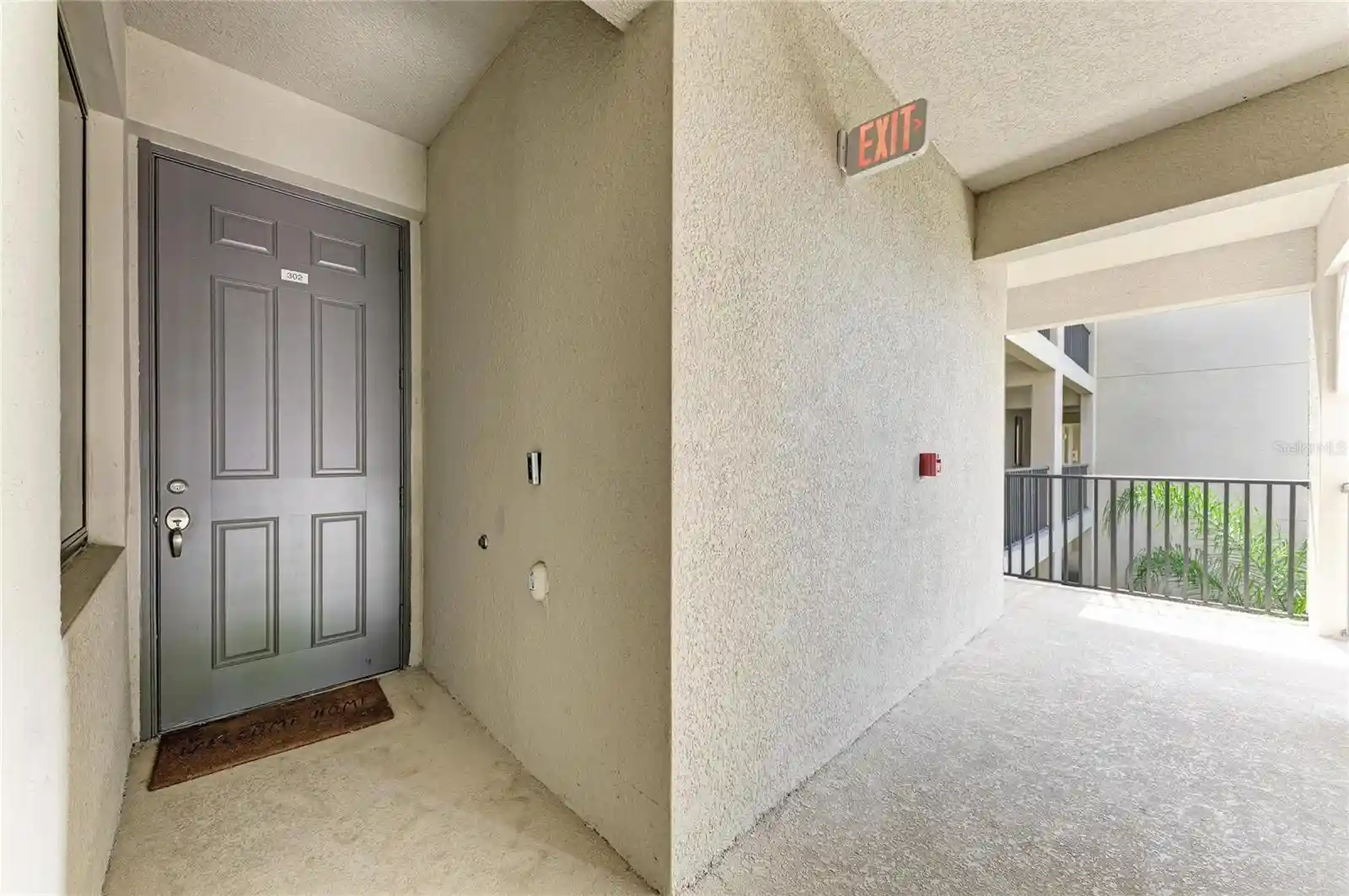 Listing Photo 2 - Condo for sale in 18008 Gawthrop Dr located at 18008 Gawthrop Dr, LAKEWOOD RANCH, FL 34211 - Unit #302