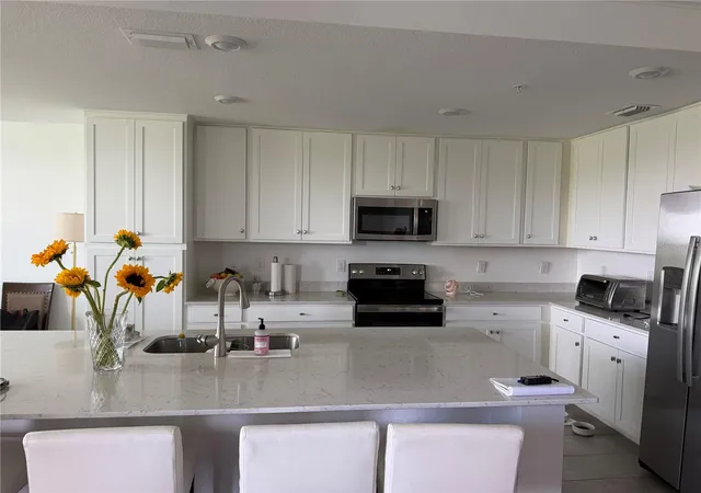 Listing Photo 5 - Condo for sale in building located at 18008 Gawthrop Dr, LAKEWOOD RANCH, FL 34211 - Unit #302