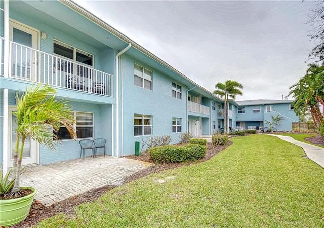 Condo for sale at 300 Venetian Dr #2, CLEARWATER, FL 33755 | MLS# TB8528499
