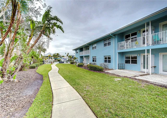 Condo for sale at 300 Venetian Dr #3, CLEARWATER, FL 33755 | MLS# TB8528500