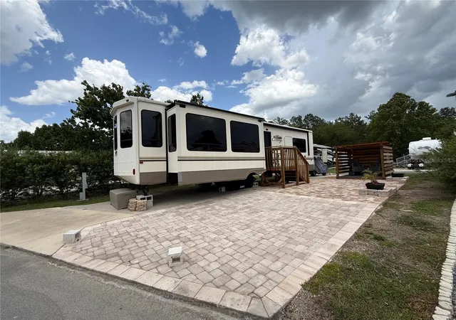 2nd image of 2856 Ne 104th Ave, Silver Springs, FL 34488 | MLS# O6424469