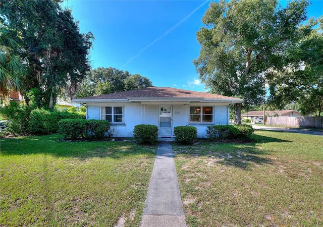Photo 1 of Single family home for sale at 708 Avenue E Ne, Winter Haven, FL 33881 | MLS# L4963449 | Listing updated on 2026-09-14