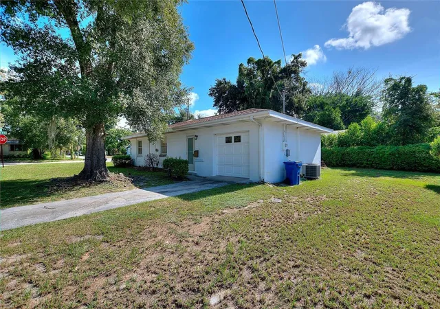 Photo 3 of Single family home for sale at 708 Avenue E Ne, Winter Haven, FL 33881 | MLS# L4963449 | Listing updated on 2026-09-14