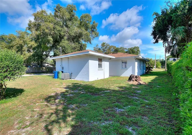 Photo 4 of Single family home for sale at 708 Avenue E Ne, Winter Haven, FL 33881 | MLS# L4963449 | Listing updated on 2026-09-14
