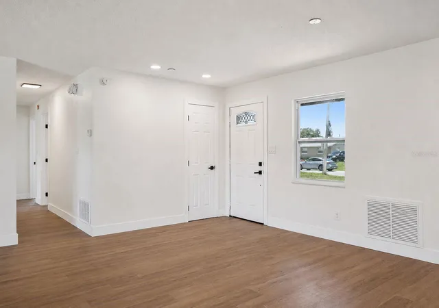 Photo 3 of Single family home for sale at 937 Barbados Ave, Orlando, FL 32825 | MLS# O6424480 | Listing updated on 2026-09-13