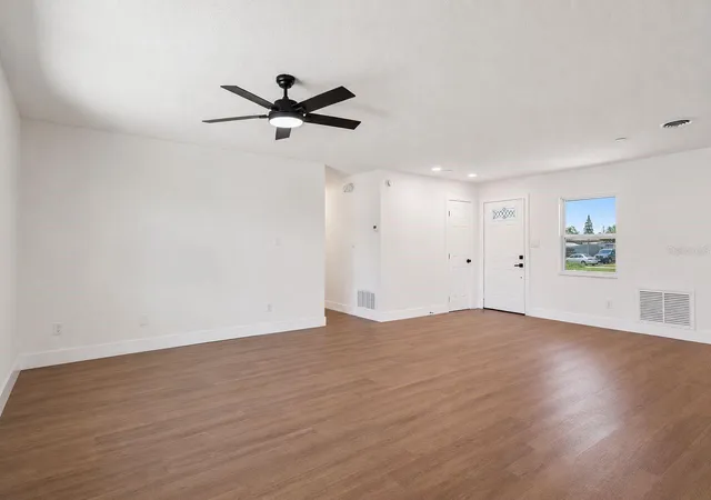 Photo 4 of Single family home for sale at 937 Barbados Ave, Orlando, FL 32825 | MLS# O6424480 | Listing updated on 2026-09-13
