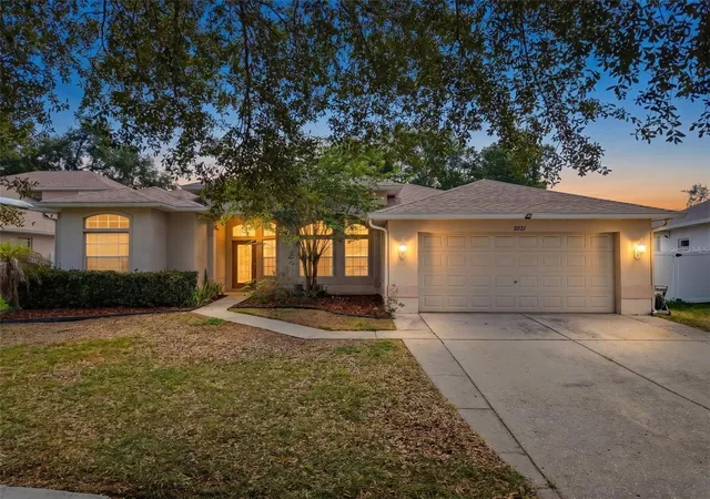 1st image of 2021 Rutherford Dr, Dover, FL 33527 | MLS# W7887573