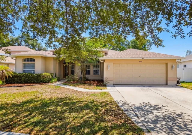 2nd image of 2021 Rutherford Dr, Dover, FL 33527 | MLS# W7887573