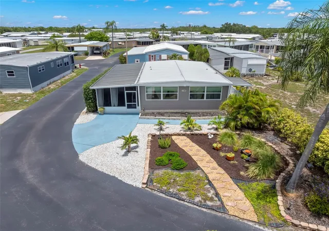 Photo 2 of Manufactured home for sale at 7165 Mount Georgetown Dr Ne #571, St Petersburg, FL 33702 | MLS# TB8528511 | Listing updated on 2026-09-12
