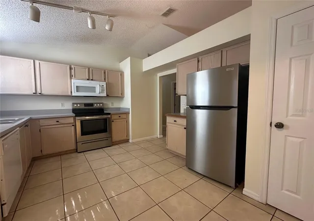 Photo 4 of Single family home for sale at 17432 Woodcrest Way, Clermont, FL 34714 | MLS# O6424484 | Listing updated on 2026-08-18
