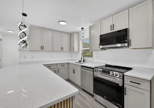 Photo 3 of Single family home for sale at 708 Cindy Ave, Fruitland Park, FL 34731 | MLS# G5114989 | Listing updated on 2026-10-06