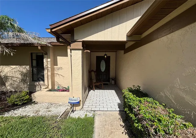 Photo 3 of Single family home for sale at 9840 Balmoral Cir, Orlando, FL 32817 | MLS# O6424486 | Listing updated on 2026-10-08