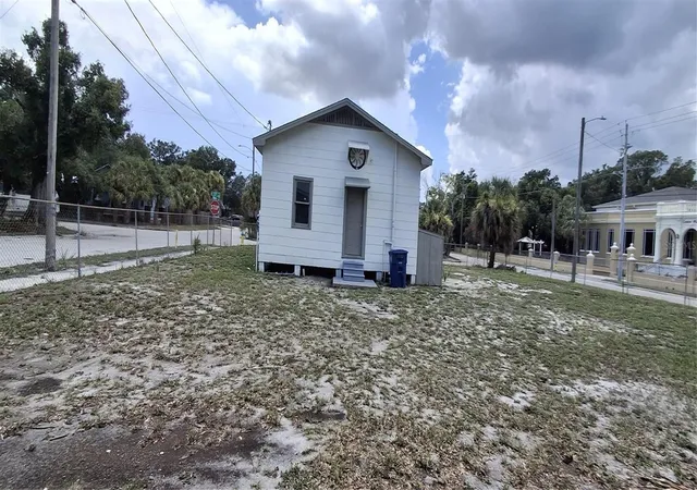Photo 3 of Sale Pending at 3009 N 13th Street, Tampa, FL 33605 | MLS# TB8528525 | Listing updated on 2026-10-10