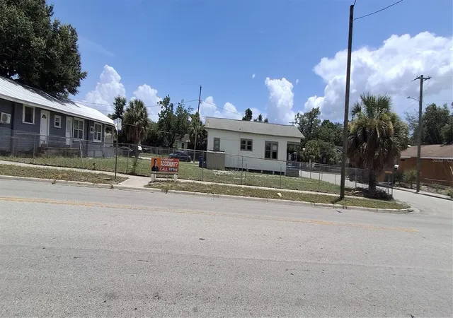 Photo 3 of Sale Pending at 3009 N 13th Street, Tampa, FL 33605 | MLS# TB8528525 | Listing updated on 2026-10-10