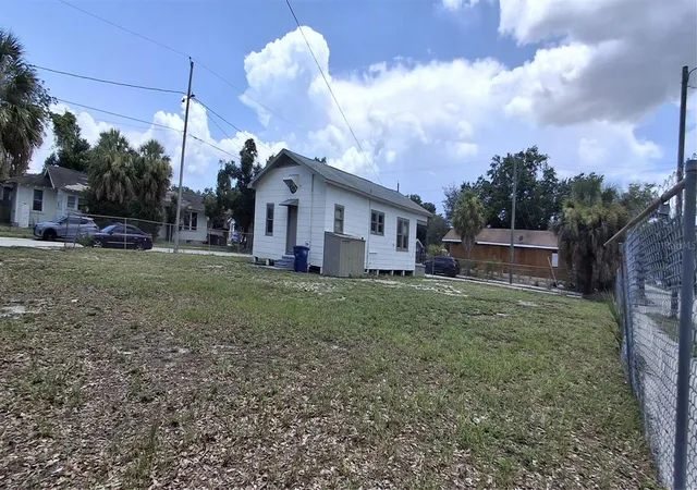 Photo 4 of Sale Pending at 3009 N 13th Street, Tampa, FL 33605 | MLS# TB8528525 | Listing updated on 2026-10-10