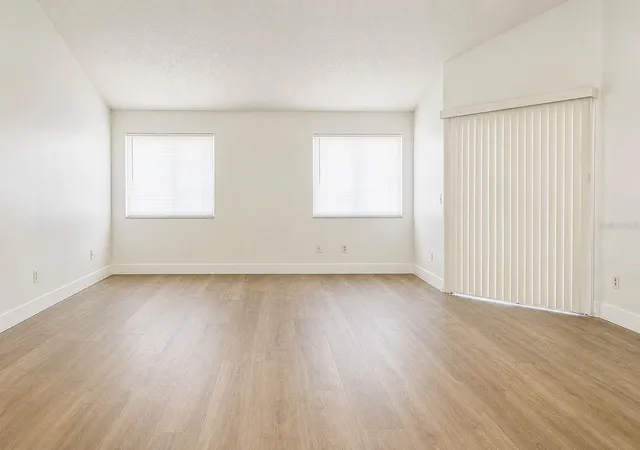 Photo 3 of Single family home for sale at 6914 Thousand Oaks Rd, Orlando, FL 32818 | MLS# O6424487 | Listing updated on 2026-08-29