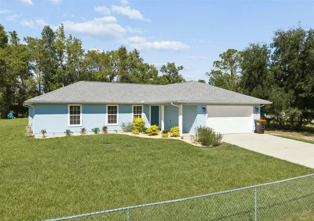 Single family home for sale at 10365 SE 148th Street, SUMMERFIELD, FL 34491 | MLS# OM728336