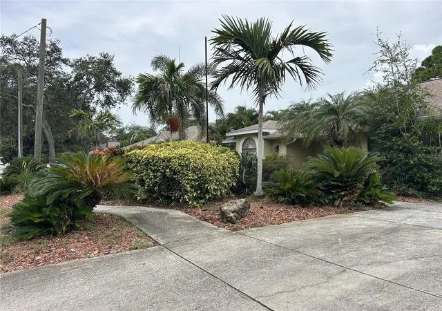 Photo 4 of Single family home for sale at 1612 Gulf Beach Blvd, Tarpon Springs, FL 34689 | MLS# TB8528530 | Listing updated on 2026-09-05