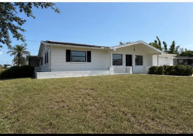3rd image of 3708 Holiday Lake Dr, Holiday, FL 34691 | MLS# S5153585