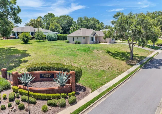 3rd image of 5701 Crestview Dr, Lady Lake, FL 32159 | MLS# P4939293