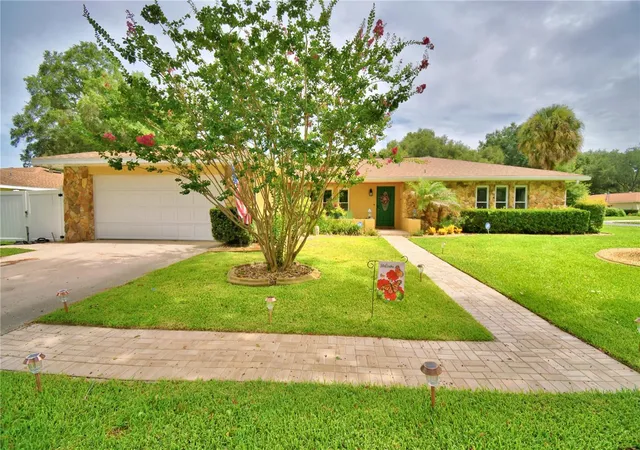 2nd image of 902 Crestview Dr, Auburndale, FL 33823 | MLS# P4939295