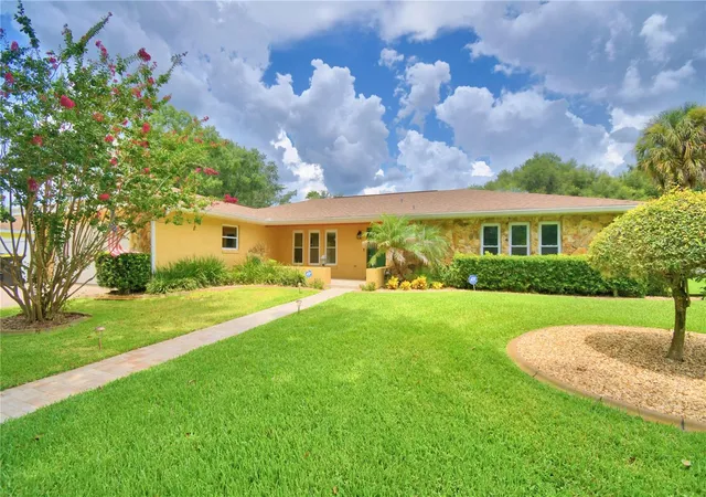 3rd image of 902 Crestview Dr, Auburndale, FL 33823 | MLS# P4939295