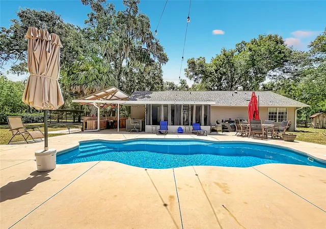 3rd image of 12290 Se 141St Avenue Rd, Ocklawaha, FL 32179 | MLS# O6424512