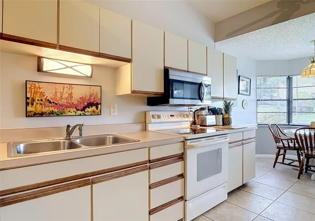 Photo 3 of Sale Pending at 935 Eastridge Dr #7A, Debary, FL 32713 | MLS# V4950170 | Listing updated on 2026-09-24