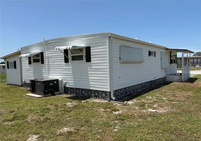 Photo 4 of Manufactured home for sale at 5304 Cherry Hl Ave, Sarasota, FL 34234 | MLS# A4699773 | Listing updated on 2026-07-13