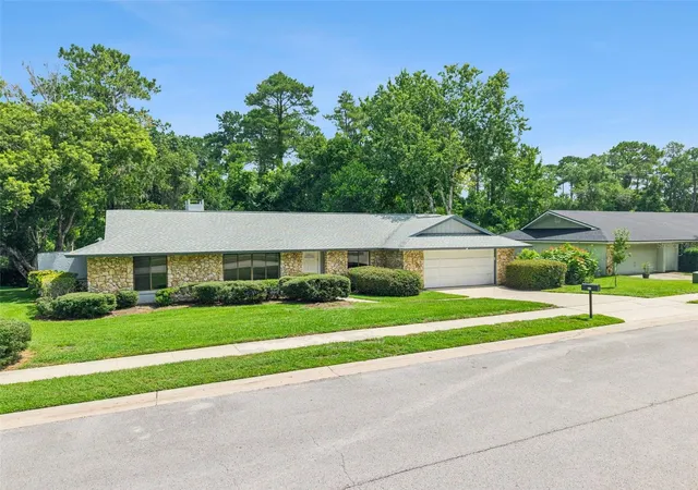 Photo 2 of Single family home for sale at 211 Hickory Dr, Longwood, FL 32779 | MLS# O6424518 | Listing updated on 2026-10-02