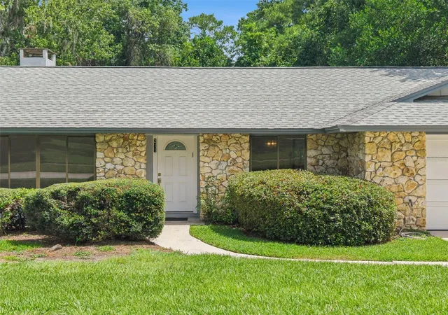Photo 3 of Single family home for sale at 211 Hickory Dr, Longwood, FL 32779 | MLS# O6424518 | Listing updated on 2026-10-02