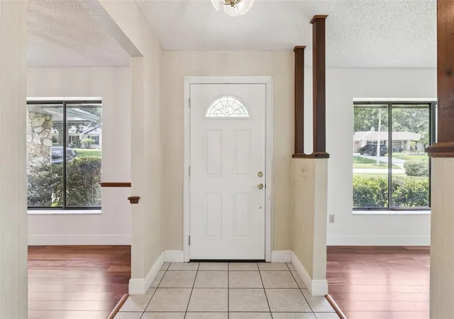 Photo 4 of Single family home for sale at 211 Hickory Dr, Longwood, FL 32779 | MLS# O6424518 | Listing updated on 2026-10-02