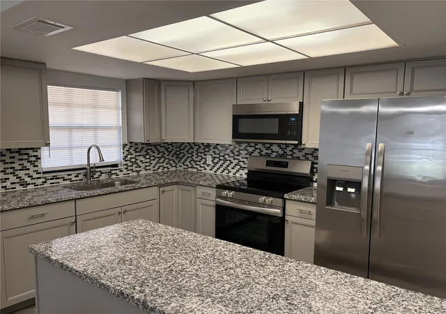 Photo 3 of Condo for sale at 4015 Ashford Green Pl #D202, Tampa, FL 33613 | MLS# TB8528565 | Listing updated on 2026-08-13