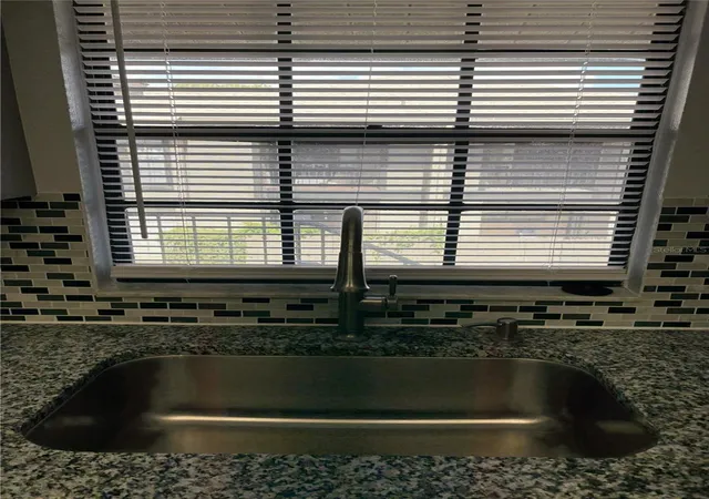 Listing Photo 4 - Condo for sale in building located at 4015 Ashford Grn Pl, TAMPA, FL 33613 - Unit #D202