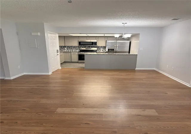 Listing Photo 5 - Condo for sale in building located at 4015 Ashford Grn Pl, TAMPA, FL 33613 - Unit #D202