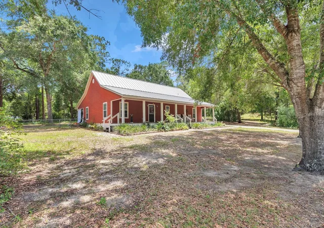 Photo 3 of Single Family Residence at 23608 NE 124th Place Rd, Fort Mc Coy, FL 32134 | MLS# OM728346 |  | Sold on 2026-10-08