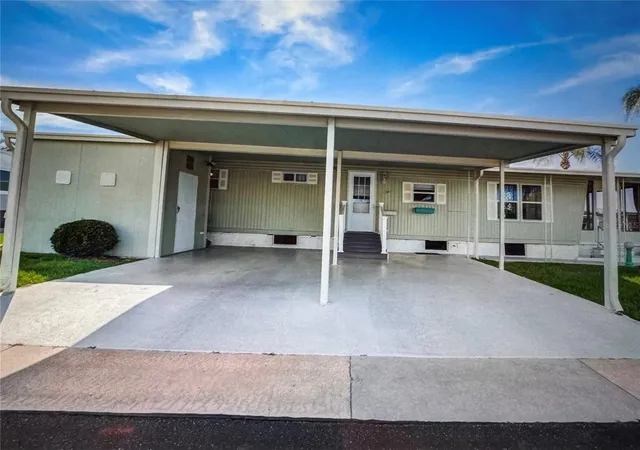 3rd image of 225 Dixie Ln, Tarpon Springs, FL 34689 | MLS# TB8528582