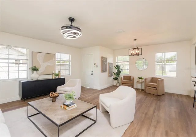 Photo 2 of Single family home for sale at 2421 Linsey St, TAMPA, FL 33605 | MLS# TB8528586 | Listing updated on 2026-09-25