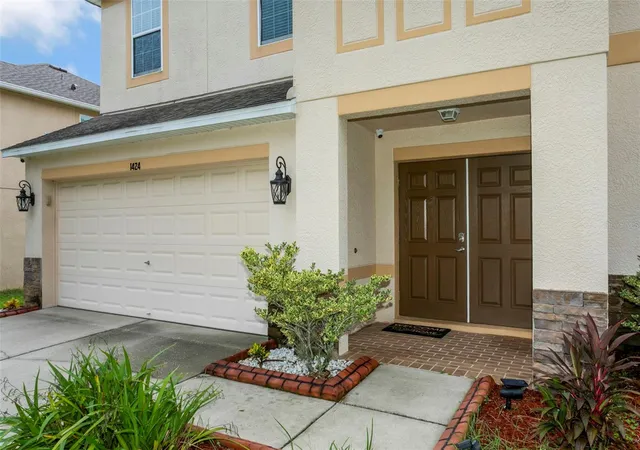 Photo 3 of Single family home for sale at 1424 Main St, Valrico, FL 33594 | MLS# TB8528588 | Listing updated on 2026-09-23