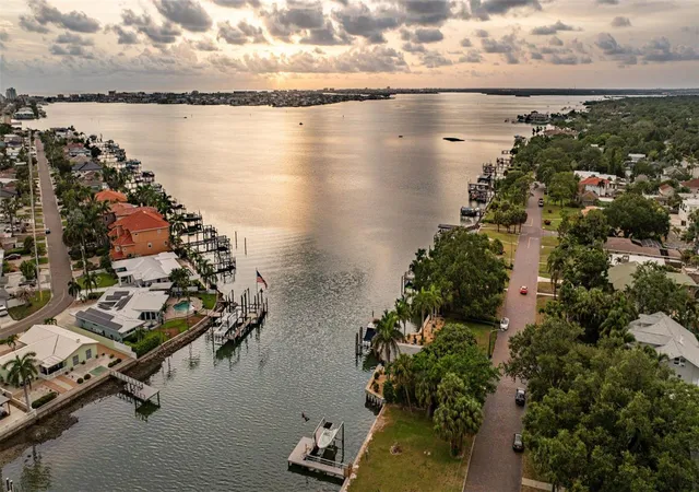 Photo 2 of Single family home for sale at 200 Park St N, Saint Petersburg, FL 33710 | MLS# TB8528599 | Listing updated on 2026-09-05