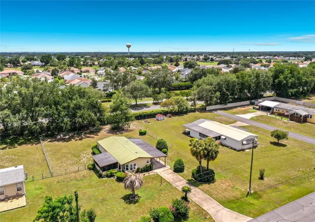 Photo 3 of Sale Pending at 8233 County Rd 109b, Lady Lake, FL 32159 | MLS# S5153604 | Listing updated on 2026-10-10