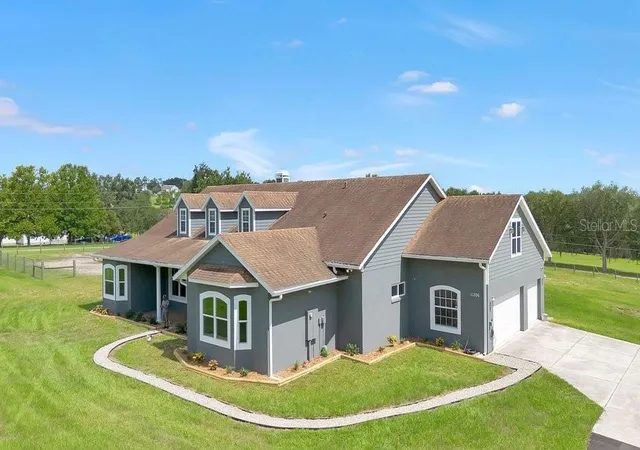 Photo 3 of Sale Pending at 11206 Howey Cross Rd, Clermont, FL 34715 | MLS# O6424541 | Listing updated on 2026-09-11