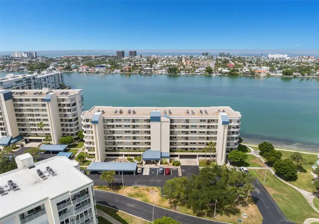 Listing Photo 2 - Condo for sale in building located at 7984 Sailboat Key Blvd S, South Pasadena, FL 33707 - Unit #306